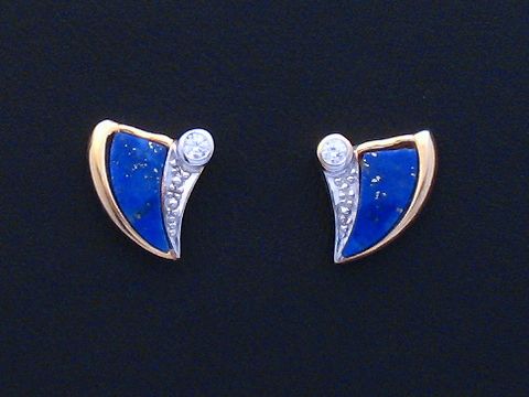 Ohrringe aus Lapis und Zirkonia in Gold 585, von Juwelier Harnisch, mit eleganter Form und einzigartigem Design, ideal für jeden Anlass.