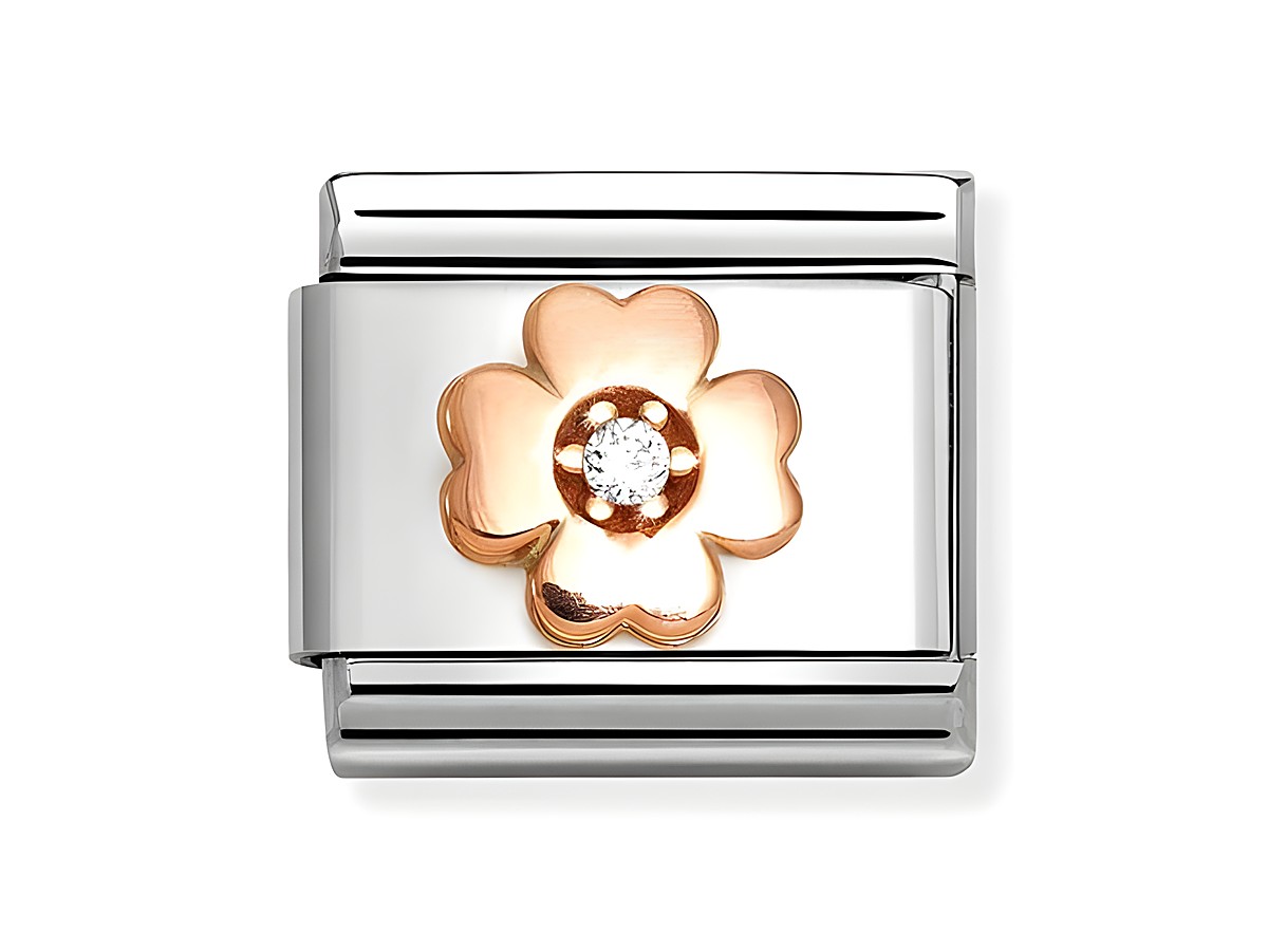 Zarte Charm aus Edelstahl mit einem roségoldenen Glücksklee und strahlendem Zirkonia in der Mitte, perfekt für stilvolle Akzente im Schmuckbereich.