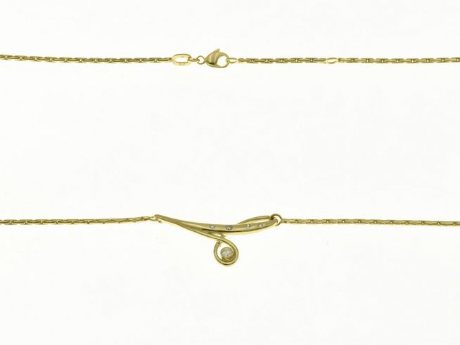 Collierkette mit filigranem Mittelteil aus 375 Gelbgold und Zirkonia, erhältlich in 42 cm und 44 cm, hergestellt von Juwelier Harnisch.