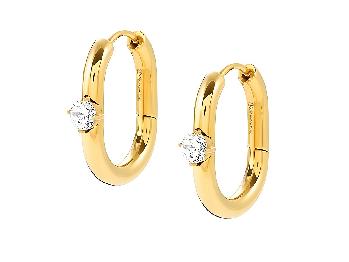 Die goldfarbenen Creolen von Nomination CHAINs OF STYLE funkeln mit weißen Zirkonia, ideal für elegante Anlässe und Alltagslooks, aus Edelstahl gefertigt und zeitlos im Design.