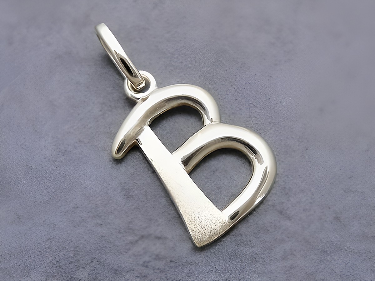 Buchstaben Anhänger teilmattiert in Gold 333, Hersteller Juwelier Harnisch, stilisierter Buchstabe B für Schmuckliebhaber. Ideal als persönliches Geschenk oder für die eigene Kollektion.