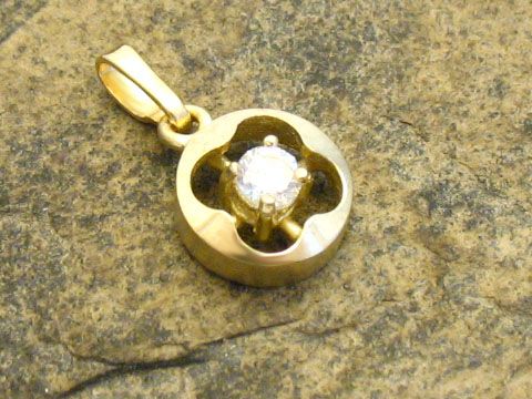 Gold Anhänger rund Zirkonia Gold 333, Hersteller Juwelier Harnisch, mit Zirkonia, schlichter und eleganter Schmuck, ideal für Everyday-Looks oder als besondere Geschenkidee.