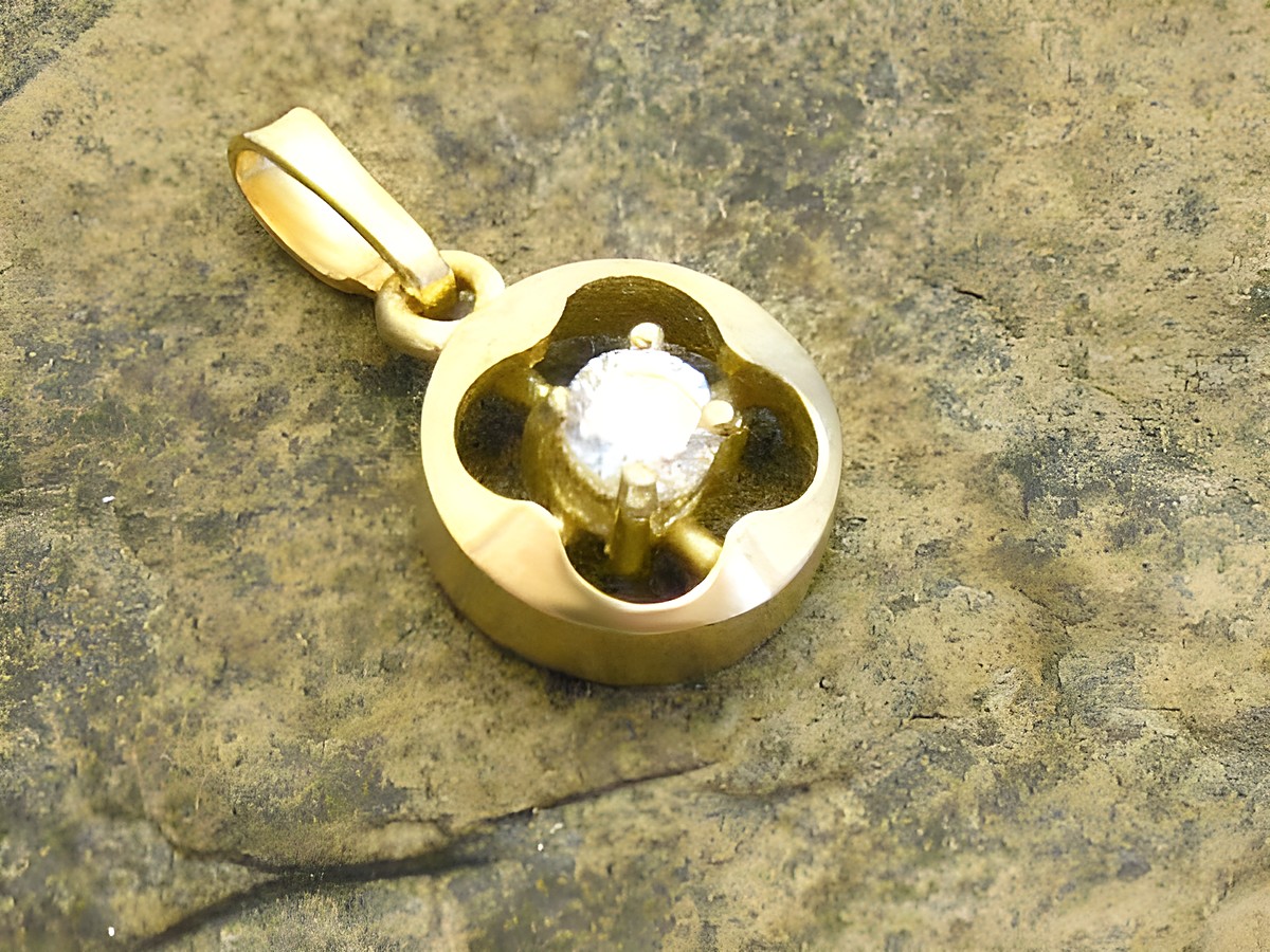 Gold Anhänger rund Zirkonia Gold 333, Hersteller Juwelier Harnisch, mit Zirkonia, schlichter und eleganter Schmuck, ideal für Everyday-Looks oder als besondere Geschenkidee.
