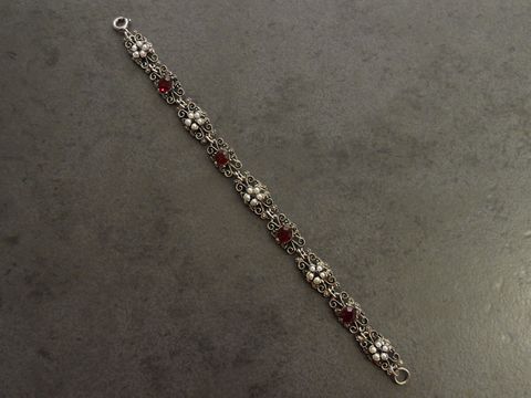 Zartes Strass Armband in granatrot und weiß, 19,5 cm, silberfarben, hergestellt von Juwelier Harnisch, ideal für elegante Anlässe.