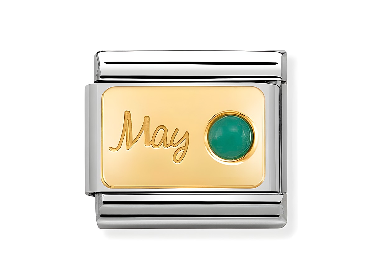 Charm aus Edelstahl und Gold mit der Gravur Mai und einem grünen Smaragd als Monatsstein für Mai. Elegant und zeitlos, ideal für Schmuckliebhaber.