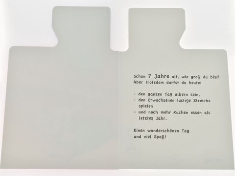 Geburtstagskarte mit einem kleinen Elefanten, der ein Geschenk hält, innen mit Glückwünschen für einen siebten Geburtstag, Hersteller Juwelier Harnisch, ideal für Geburtstagsfeiern.