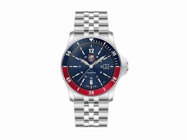 Luminox Uhr XS.0914 SEA Sport Timer 42 mm mit blauem Ziffernblatt, silbernem Edelstahlarmband und roter Lünette, bietet eine Datumsanzeige und eine Wassertiefe von 100 Metern.