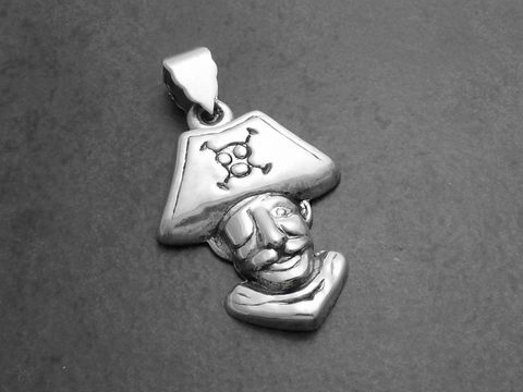 Sterling Silber Anhänger in Form eines Piraten mit Augenklappe und Piratenhut, gefertigt von Juwelier Harnisch, ideal für maritime und seefahrtsbegeisterte Kunden.