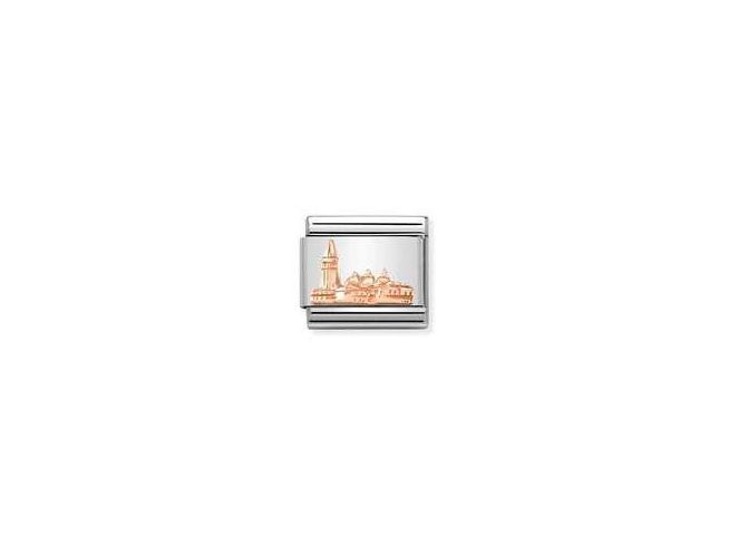 Das Bild zeigt das Classic Symbole Relief mit einer Darstellung des Markusplatzes in Edelstahl und Roségold, perfekt verarbeitet. Modischer Schmuck mit einem ikonischen Motiv.