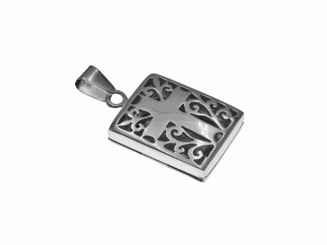 Medaillon im Rechteck Kreuz Design aus 925 Sterling Silber, hergestellt von Juwelier Harnisch, mit filigranen Verzierungen und einem stabilen Aufhängering.