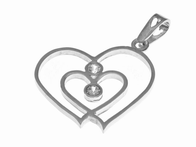 Herzanhänger aus Silber mit verschlungenen Herzen und weißen Zirkonia-Steinen, Hersteller Juwelier Harnisch, edles und zeitloses Schmuckstück für besondere Anlässe.