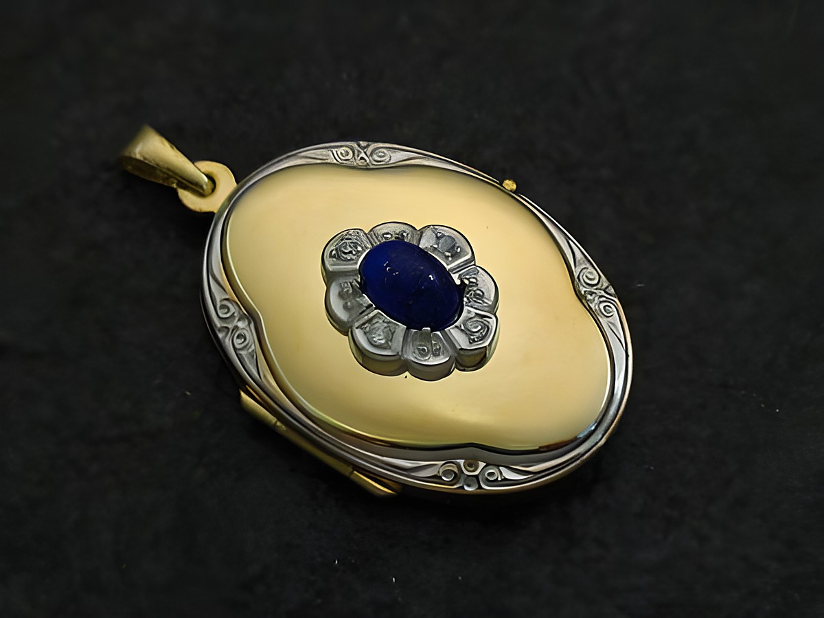 Lapislazuli blau Medaillon Cabochon Gold 333 bicolor von Juwelier Harnisch, kunstvoll gestaltet mit einem ovalen Lapislazuli in einer floralen Fassung.