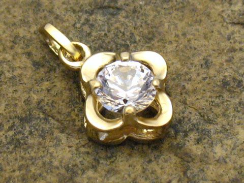 Runder Gold Anhänger mit Zirkonia, Gold 333, hergestellt von Juwelier Harnisch, elegant und funkelnd, ideal für einen besonderen Anlass oder als modisches Accessoire.