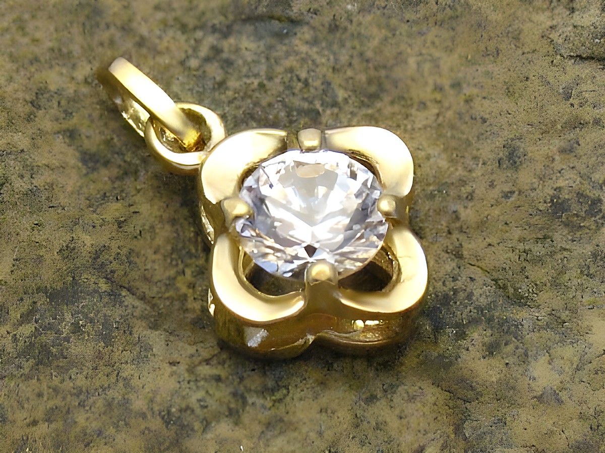 Runder Gold Anhänger mit Zirkonia, Gold 333, hergestellt von Juwelier Harnisch, elegant und funkelnd, ideal für einen besonderen Anlass oder als modisches Accessoire.