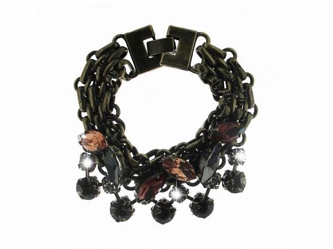 Buntes Armband von Sweet Deluxe aus Metall in messing mit einer Länge von 18 cm, verziert mit Kristallen in verschiedenen Farben und einem besonderen Verschluss.