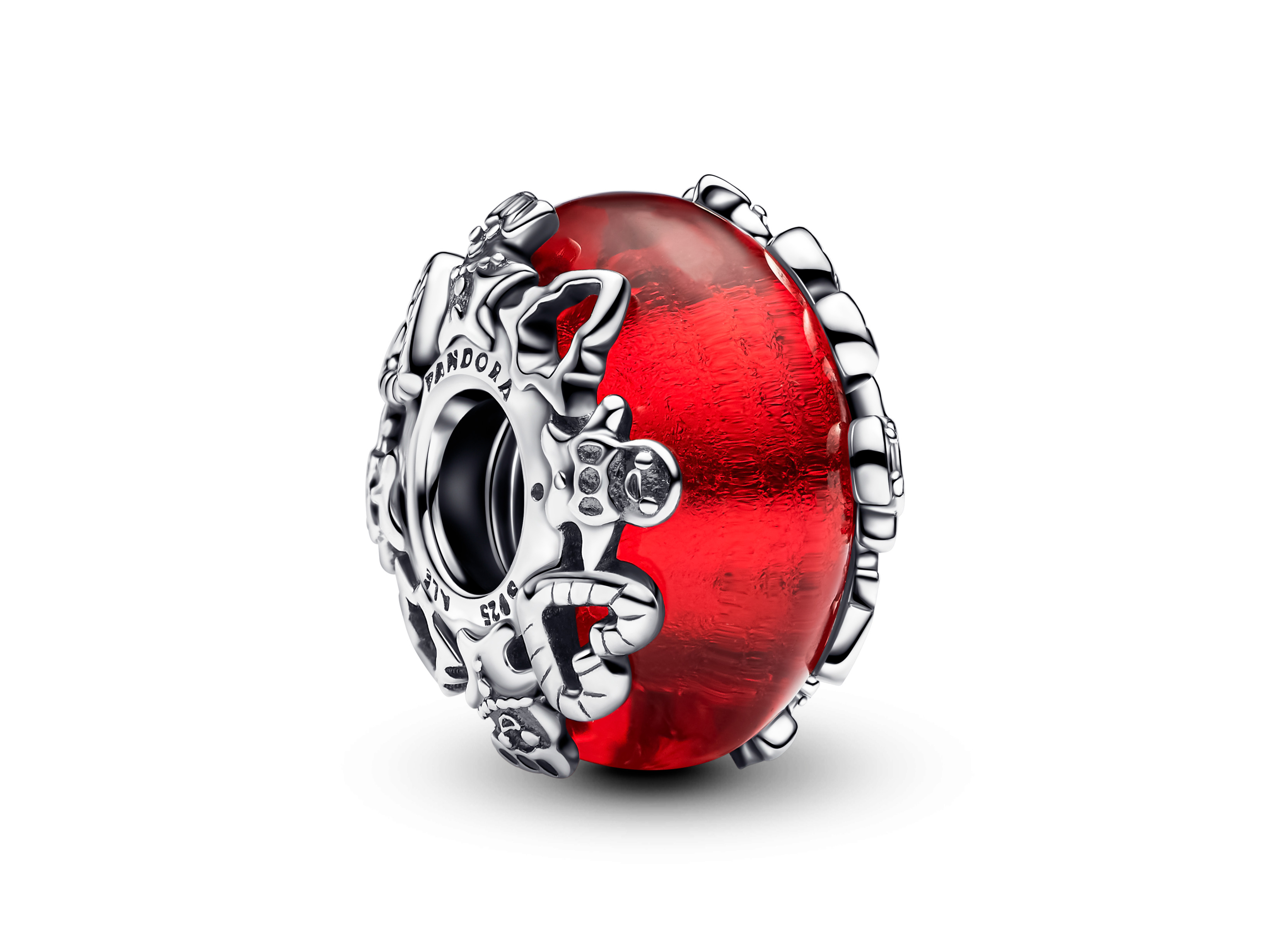 Pandora charm 793597C00 Weihnachtsmotiv-Anhänger aus Silber mit rotem Muranoglas und goldener Folie, herzförmiges Design mit festlichen Verzierungen für die perfekte Weihnachtszeit.