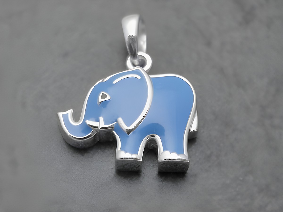Elefant Anhänger aus Sterling Silber in niedlichem Design, lackiert in hellblau und schwarz, passend für Kinder, Hersteller Juwelier Harnisch.