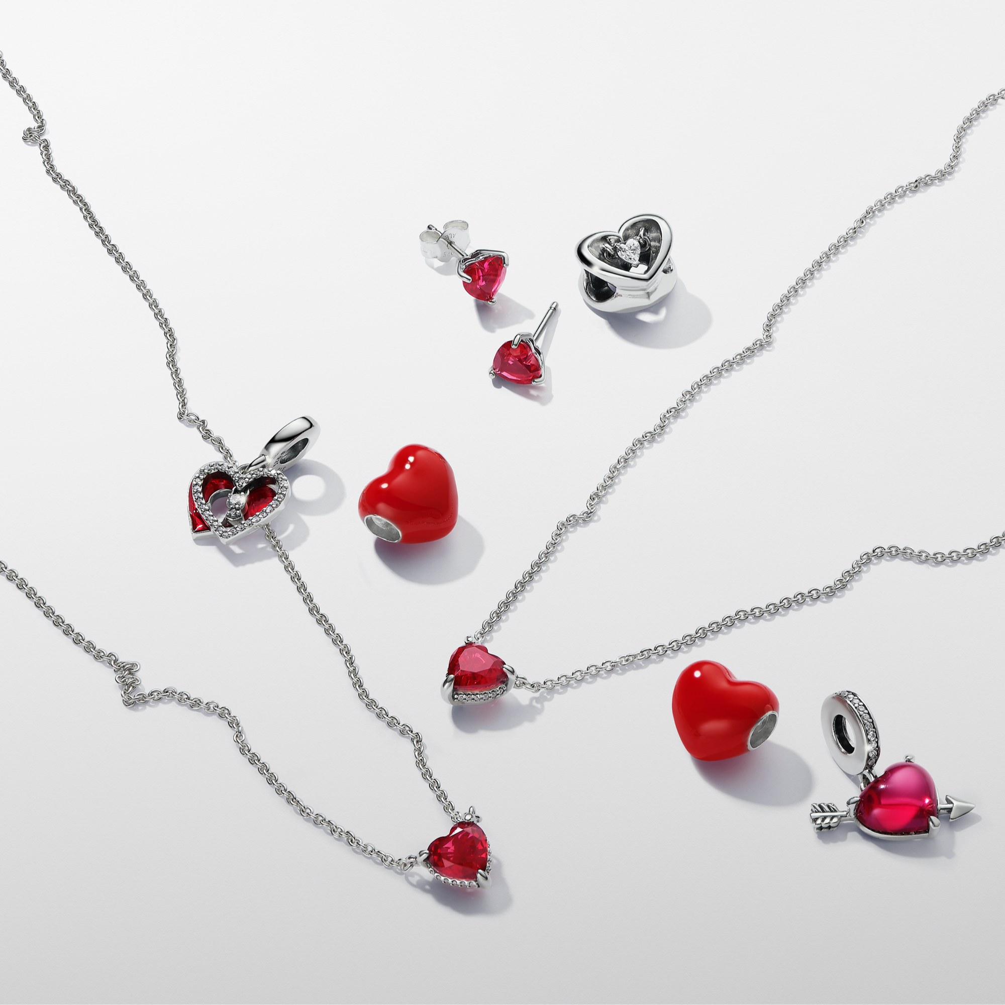 Pandora Ohrringe Ohrstecker - rotes Herz der Liebe - Silber - Kristall Rot – Ansicht 4
