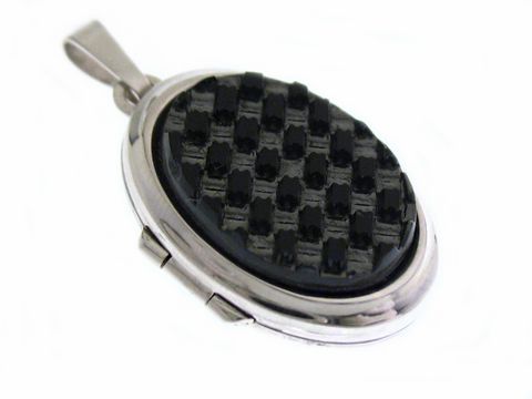 Black dreams Medaillon mit Cabochon aus Sterling Silber rhodiniert, filigranes Design mit schwarzem Muster auf ovaler Oberfläche, hochwertiger Hersteller Juwelier Harnisch.