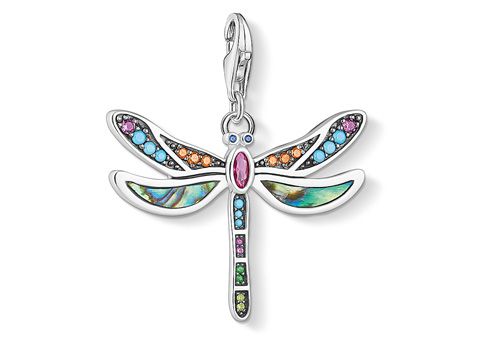 Charm-Anhänger von Thomas Sabo in Form einer mehrfarbigen Libelle, gefertigt aus Silber mit bunten Steinen und schimmerndem Effekt, ideal für eine verspielte Schmuckkollektion.