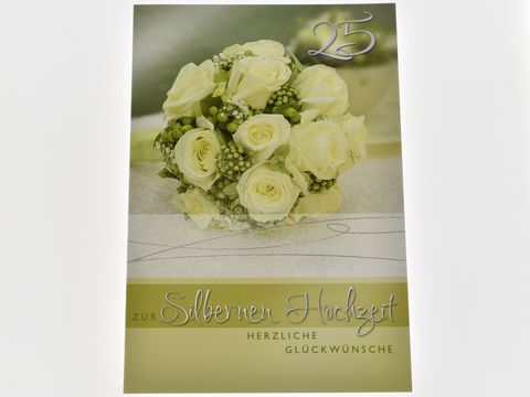 Hochzeitskarte zur silbernen Hochzeit mit einem weißen Rosenstrauß, umgeben von grünen Akzenten und der Aufschrift herzliche Glückwünsche. Hersteller Juwelier Harnisch.