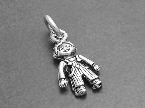Kleiner Junge - 925 Sterling Silber Anhänger -BOY-, Hersteller: Juwelier Harnisch, für Kinder, detailreiche Darstellung eines Jungen in Latzhose mit lächelndem Gesicht.