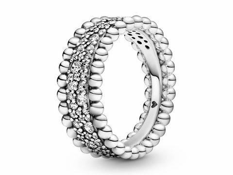 Pandora Silber Zirkonia Ring in Größe 50 mit funkelnden Zirkoniasteinen und einzigartigem Design für einen eleganten Look. Ideal für jeden Anlass und ein stilvolles Accessoire.