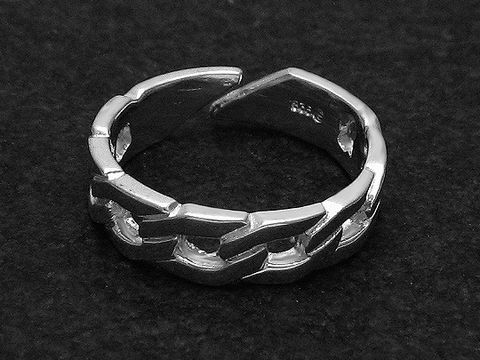 Silberring Panzerketten Größe wenig verstellbar von Juwelier Harnisch ohne Stein, glänzende Oberfläche und markantes Design, ideal für jeden Anlass.