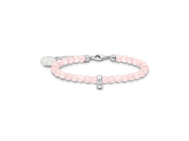 Rosenquarz Armband von Thomas Sabo in Rosa-Pink mit Silber und Emaille, bestehend aus einer Reihe von Rosenquarz-Perlen und einem eleganten Verschluss, verstellbar von 16 bis 19 cm.