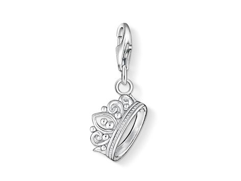 Ein charm in Form einer Krone, gefertigt aus Sterling Silber, glänzend und detailliert gestaltet, ideal für Anhänger oder Armbänder von Thomas Sabo, Artikelnummer 1011-001-12.