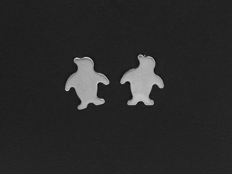 Edelstahl Ohrstecker in Form von Pinguinen, Hersteller Juwelier Harnisch, glänzendes Silber-Design, ideal als modisches Accessoire für Tierliebhaber.