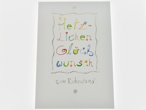 Glückwunschkarte zum Ruhestand mit bunten, verspielten Buchstaben und floralem Design, umgeben von zarten Blüten und Schmetterlingen, Hersteller Juwelier Harnisch.