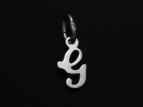 G925 Silber Buchstaben Anhänger in Schreibschrift, Hersteller Juwelier Harnisch, Buchstabe G, glänzende Oberfläche, ideal zum Tragen an einer Kette oder als Teil eines Schmucksets.