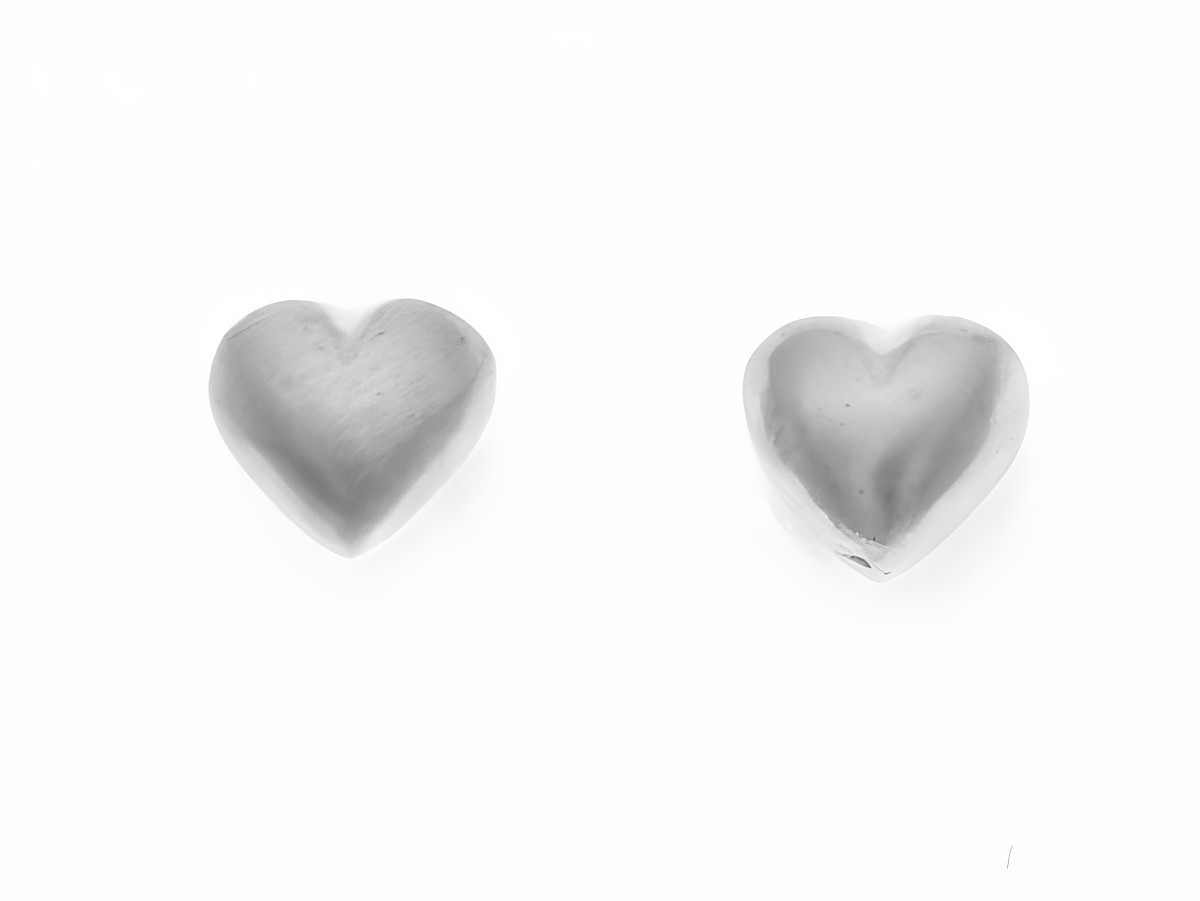Ohrringe Herz aus Silber 925 von Juwelier Harnisch, bezaubernde Ohrstecker ohne Stein, ideal für jeden Anlass, schlichtes Design in Herzform.