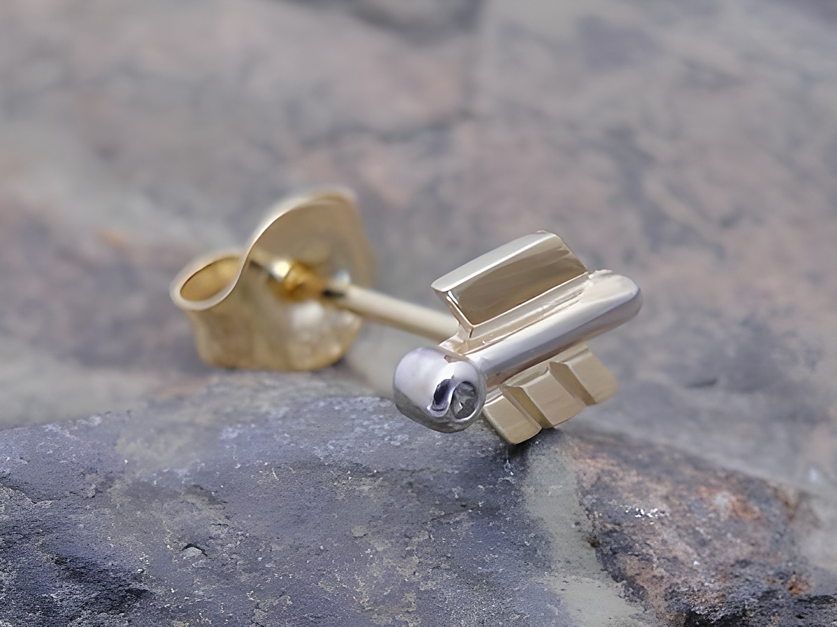 Modernen unisex Ohrstecker aus Gold 585 bicolor mit Diamant, ein elegantes Design von Juwelier Harnisch, erhältlich als Einzelstück, ideal für jeden Anlass.