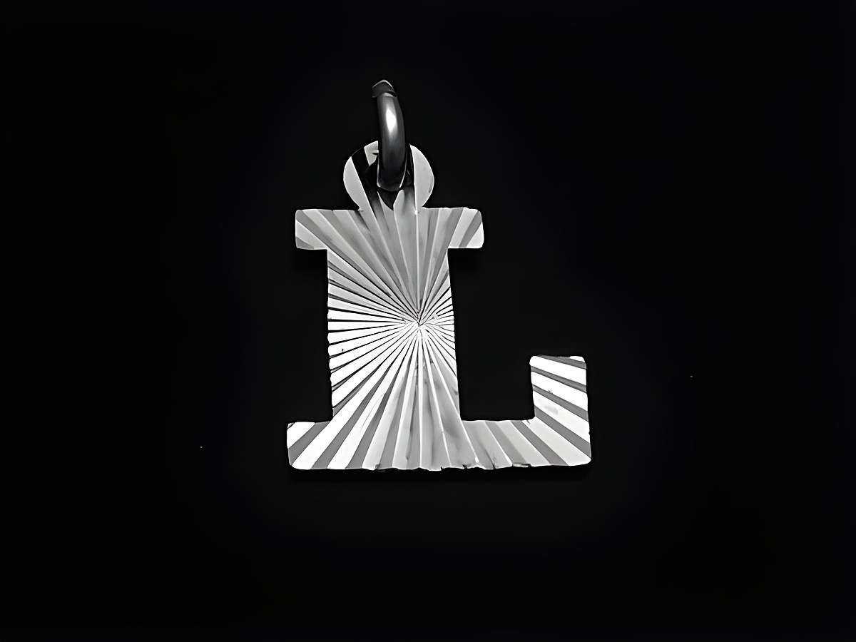 Sterling Silber Buchstaben Initialen Diamantschliff in Form des Buchstabens L, hergestellt von Juwelier Harnisch, mit einem modernen und ansprechenden Design.