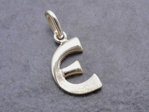E Buchstaben Anhänger teilmattiert Gold 333 vom Hersteller Juwelier Harnisch in Form eines modernen Buchstabens E, ideal als Schmuckstück oder Geschenk.