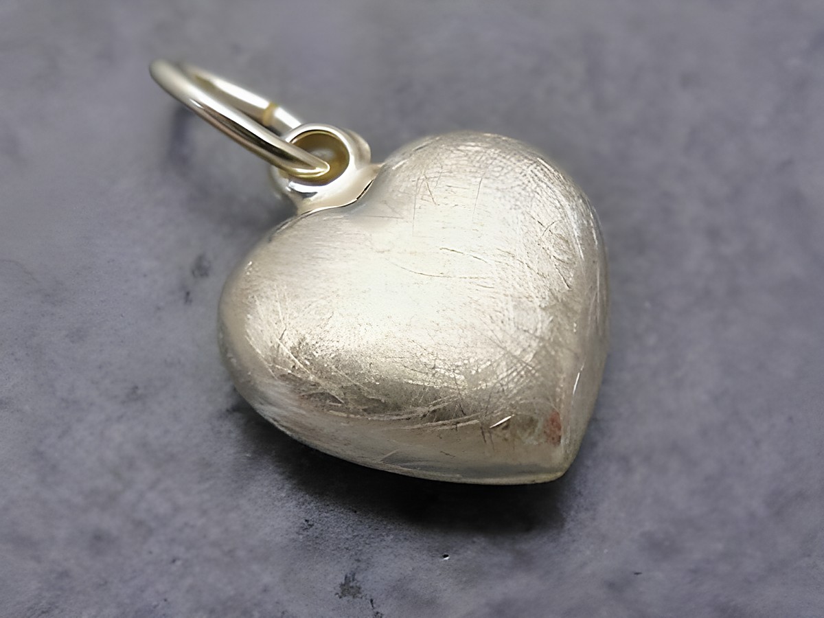 Herz Anhänger - Gold - eismattiert - 9,6 mm - plastisch, Hersteller: Juwelier Harnisch, stilvolles design mit feiner oberflächenstruktur und hochwertiger verarbeitung.