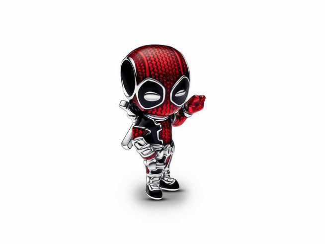 Charm von Marvel Deadpool aus Sterling Silber mit roter Emaille, detailreich und im charakteristischen design. Ideal für Marvel-Fans und Schmuckliebhaber.