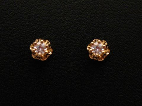 Ohrringe Diamant 0,06 ct W/Si in Blumenform aus Gold, Hersteller Juwelier Harnisch, Brillant und Diamant, elegant und funkelnd, ideal für besondere Anlässe.