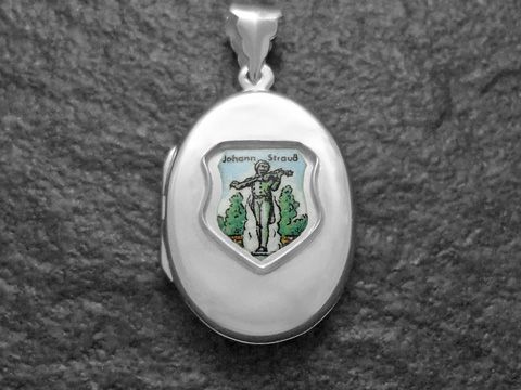 Silbernes Medaillon mit Farbdarstellung des Johann Strauß Denkmals aus dem Stadtpark in Wien, Hersteller Juwelier Harnisch, Europa Medaillons, elegantes Design und hochwertige Verarbeitung.
