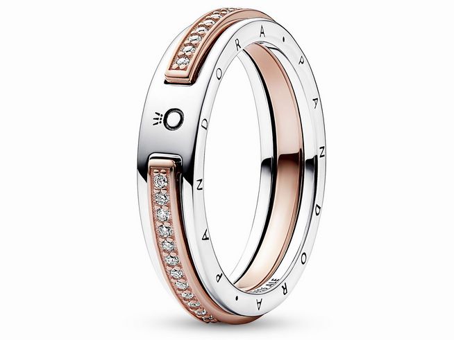 182773060-0 Bicolor Ring von Pandora aus Sterling Silber mit Roségold Vergoldung, verziert mit Zirkonia, Größe 60, zeigt elegantes Design und markantes Logo. Ideal als modisches Accessoire.