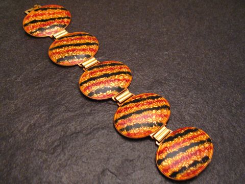 60960-0 Armband 19 cm GERMANY schwarz-rot-gold aus Emaille, Hersteller Juwelier Harnisch, Deutschland Fanartikel, zeigt eine bunte, ansprechende Musterung, ideal für Sportfans und besondere Anlässe.