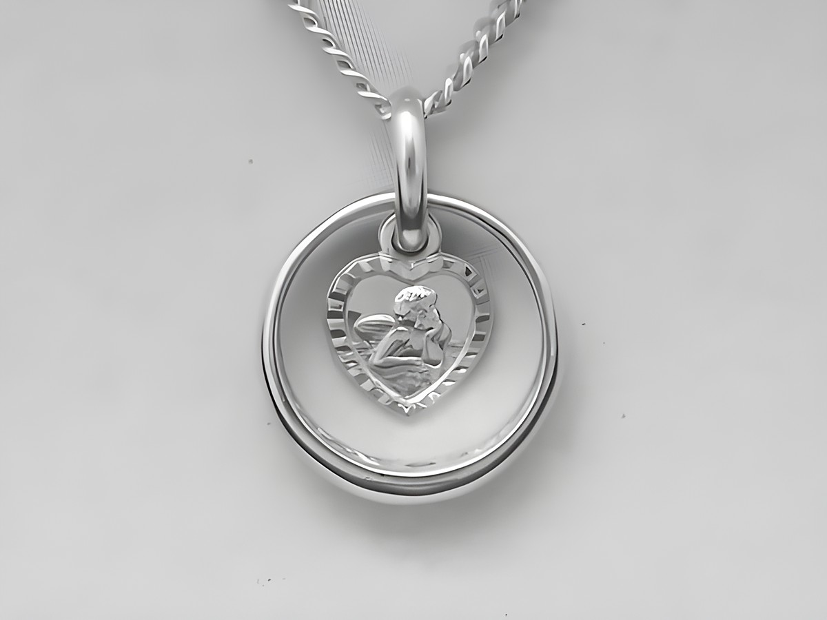 Taufring und Schutzengel in Herzform aus 925 Silber mit Saphir, gefertigt von Juwelier Harnisch, filigran gestaltet mit Engel-Motiv. Ein stilvolles Schmuckstück für besondere Anlässe. – Ansicht 2