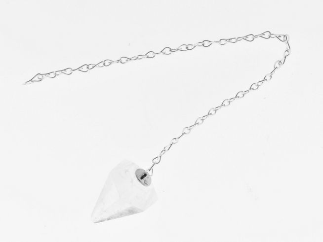Pendel mit Silberkette und Bergkristall aus Silber 925, mystisch und elegant, ideal für spirituelle Anwendungen und persönliche Energiearbeit. Hersteller: Juwelier Harnisch.