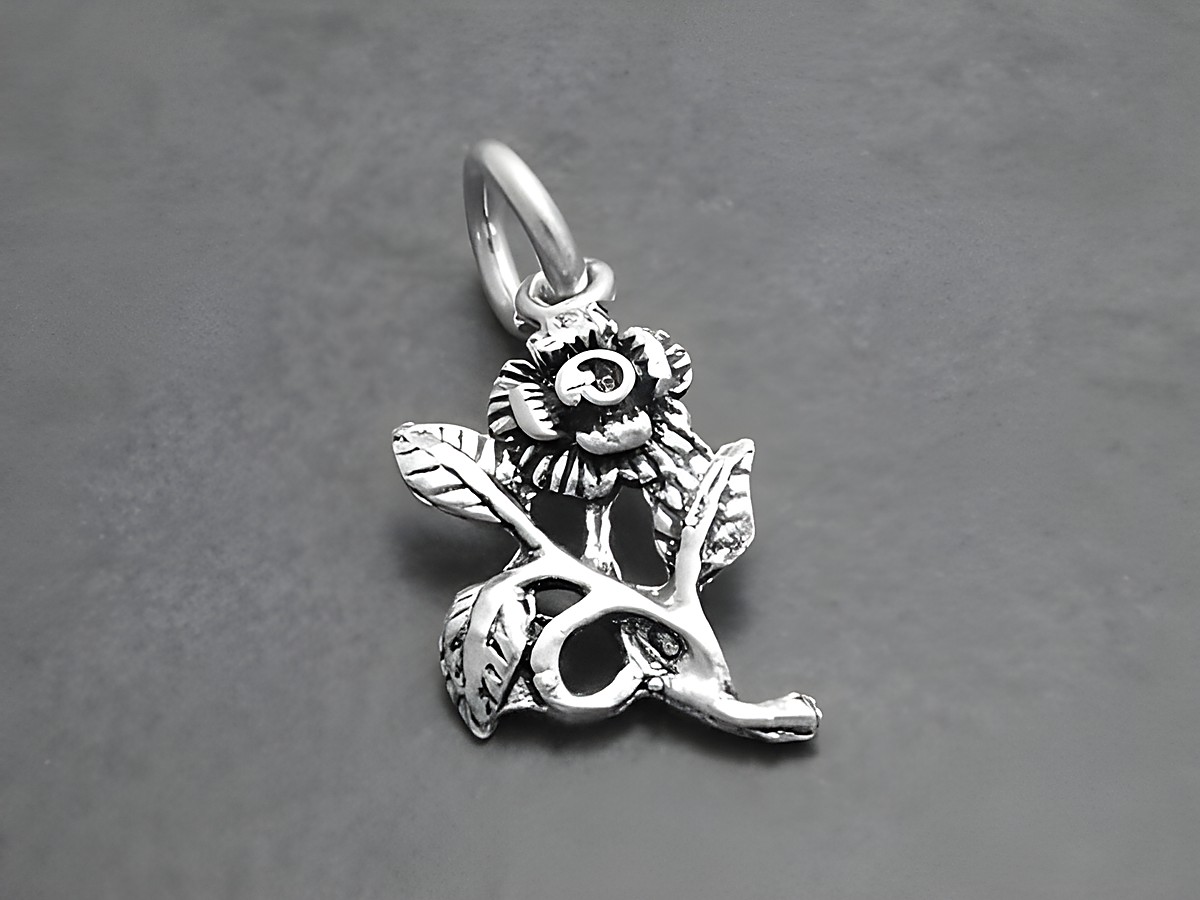Rose romantisch 925 Sterling Silber Anhänger mit filigraner Blume und Blättern, ideal für Schmuckliebhaber und als Geschenk, Hersteller Juwelier Harnisch.
