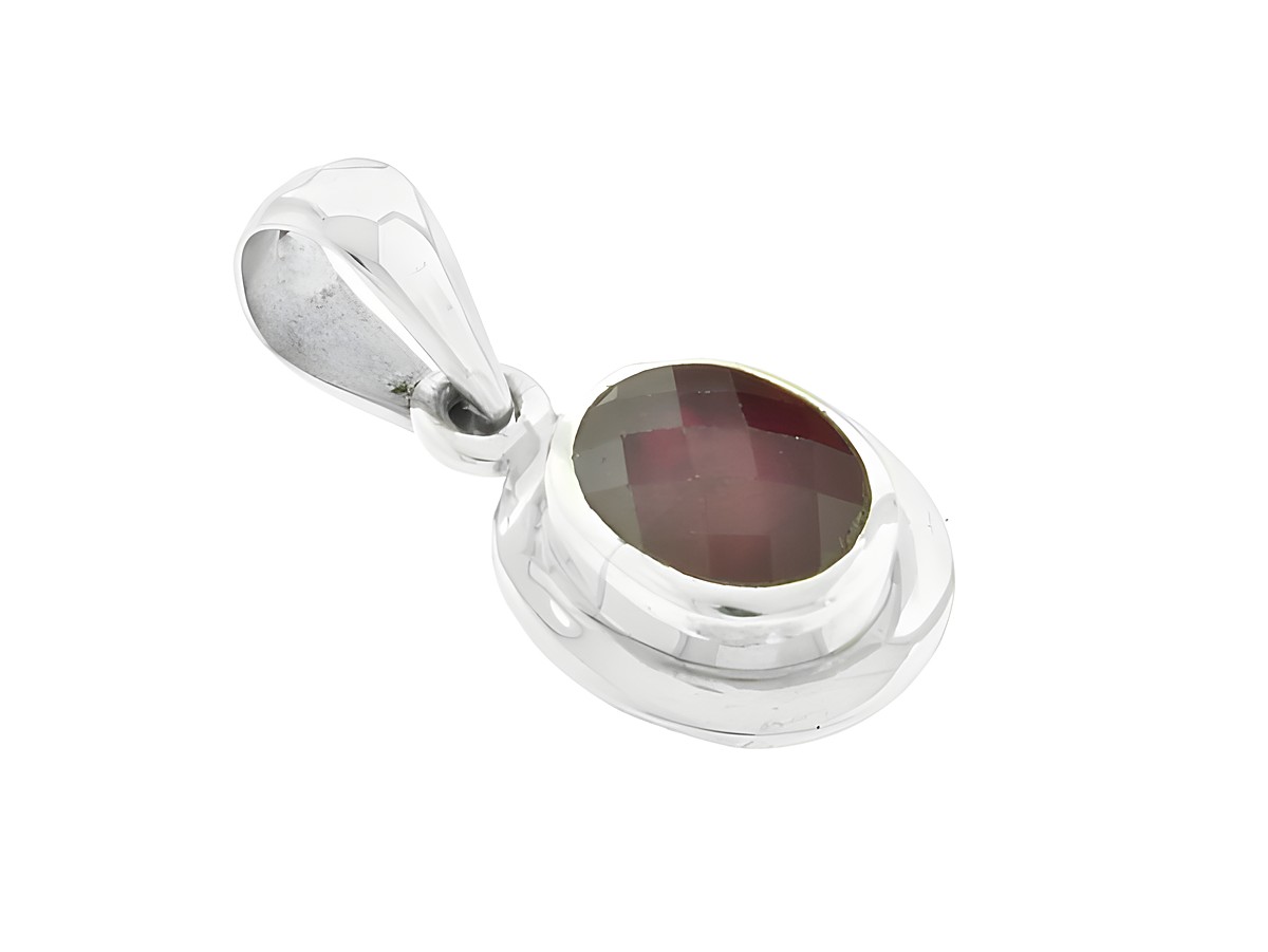 Oval facettierter Anhänger aus Rubin, glasgefüllt, in eleganter Silber 925 Fassung, hergestellt von Juwelier Harnisch, ideal für stilvolle Schmuckliebhaber.