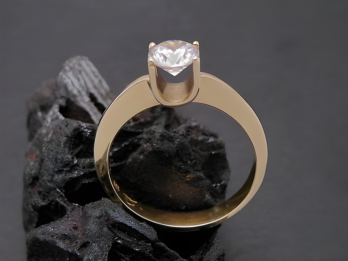 Gold Ring herausragend Gold 585 Zirkonia Goldring Gr. 59, Hersteller Juwelier Harnisch bis Gr. 60/19 auf schwarzem Untergrund sichtbar, elegant und glänzend. – Ansicht 2