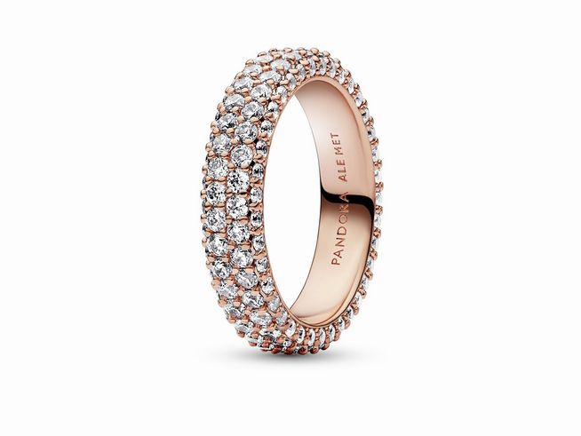 Ein roségold vergoldeter Pandora Doppelreihiger Pavé Ring in Größe 58 mit funkelnden Zirkonia-Steinen, der Eleganz und Glanz verkörpert. Ideal für besondere Anlässe.