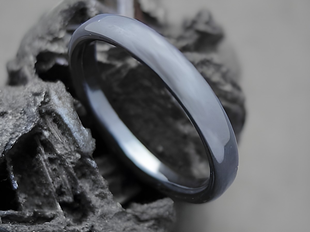 Modischer Steinring aus echtem Hämatin in anthrazit, Größe 49, 3 x 1,9 mm, Hersteller Juwelier Harnisch, bis Größe 50 geeignet.